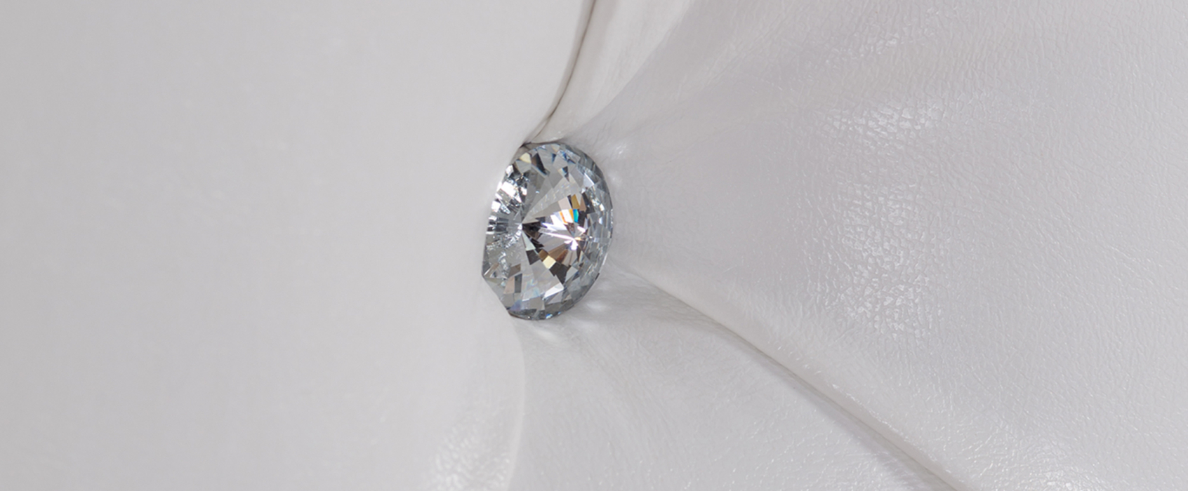 Двуспальные, Кровать с мягким изголовьем Монблан, ПМ 1 ящик + стразы, экокожа, 140*200